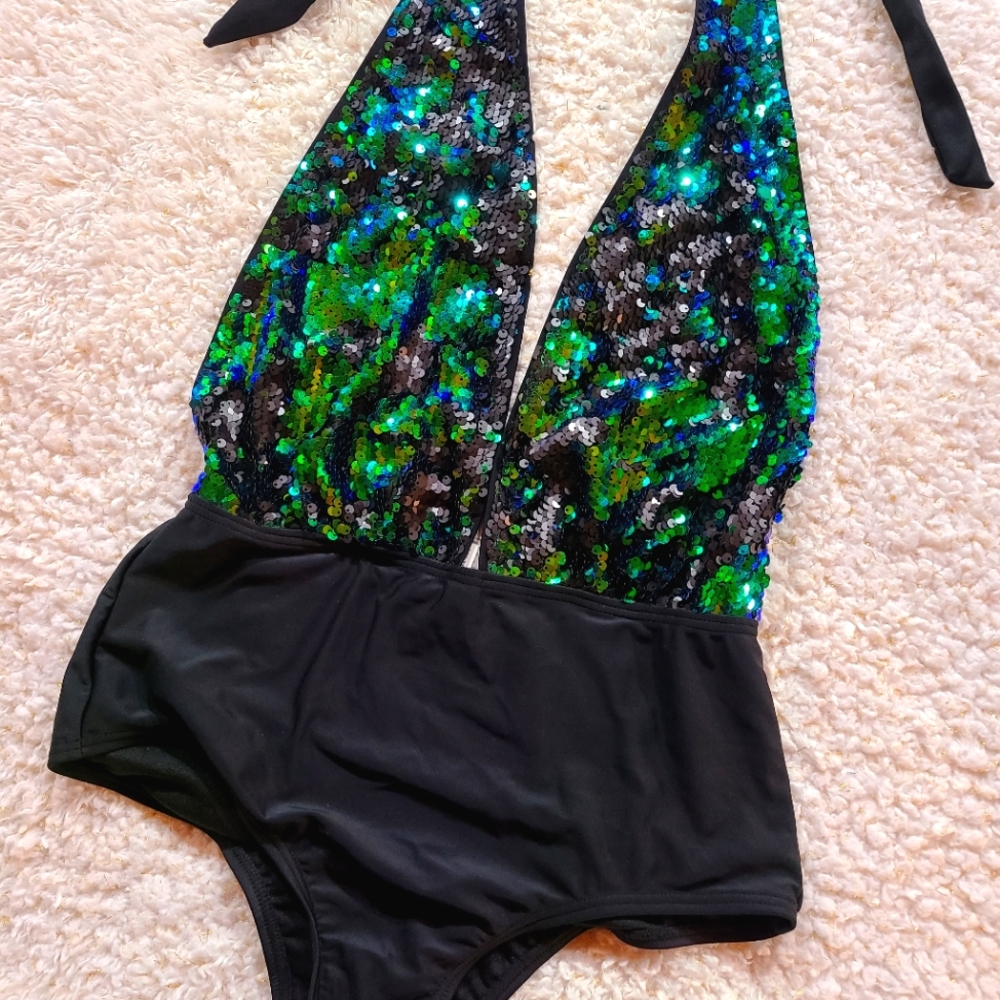 Forever 21 one piece swimsuit size 6